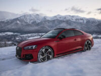Audi RS5 и Audi R8 V10 Plus: тест в заснеженных горах